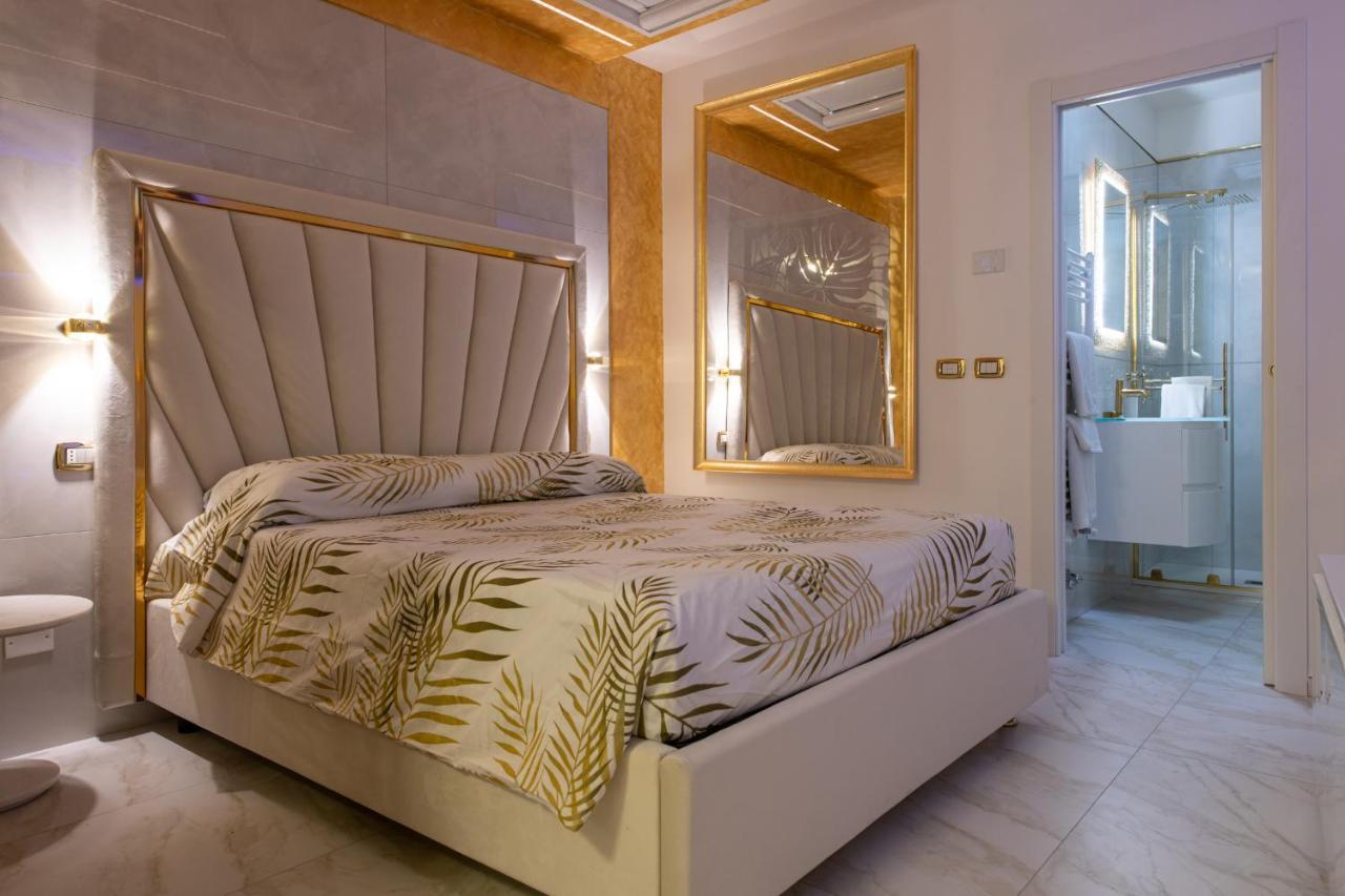 Fashion Apartment Gold Bologna With Jacuzzi & Car Garage Bagian luar foto