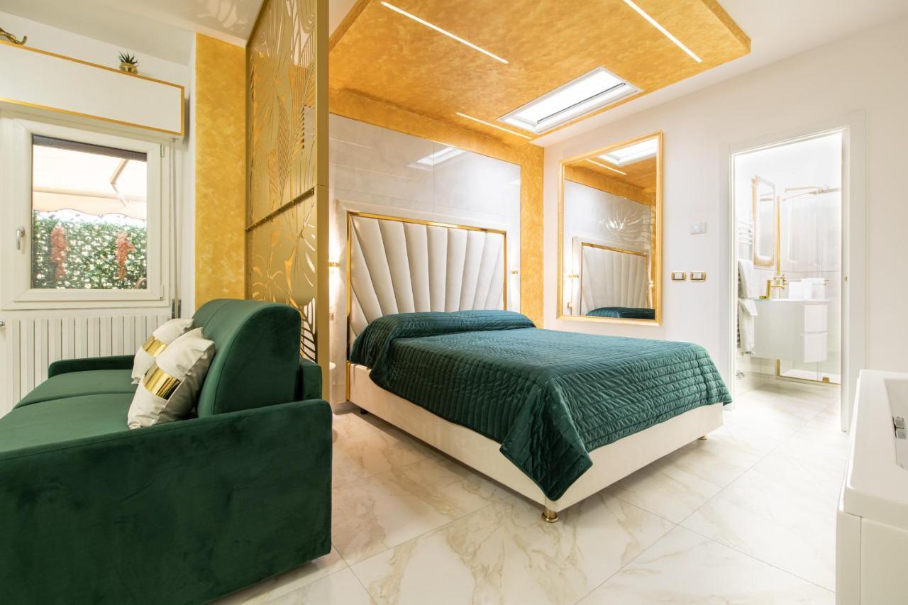 Fashion Apartment Gold Bologna With Jacuzzi & Car Garage Bagian luar foto
