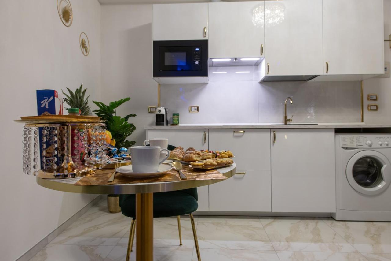 Fashion Apartment Gold Bologna With Jacuzzi & Car Garage Bagian luar foto