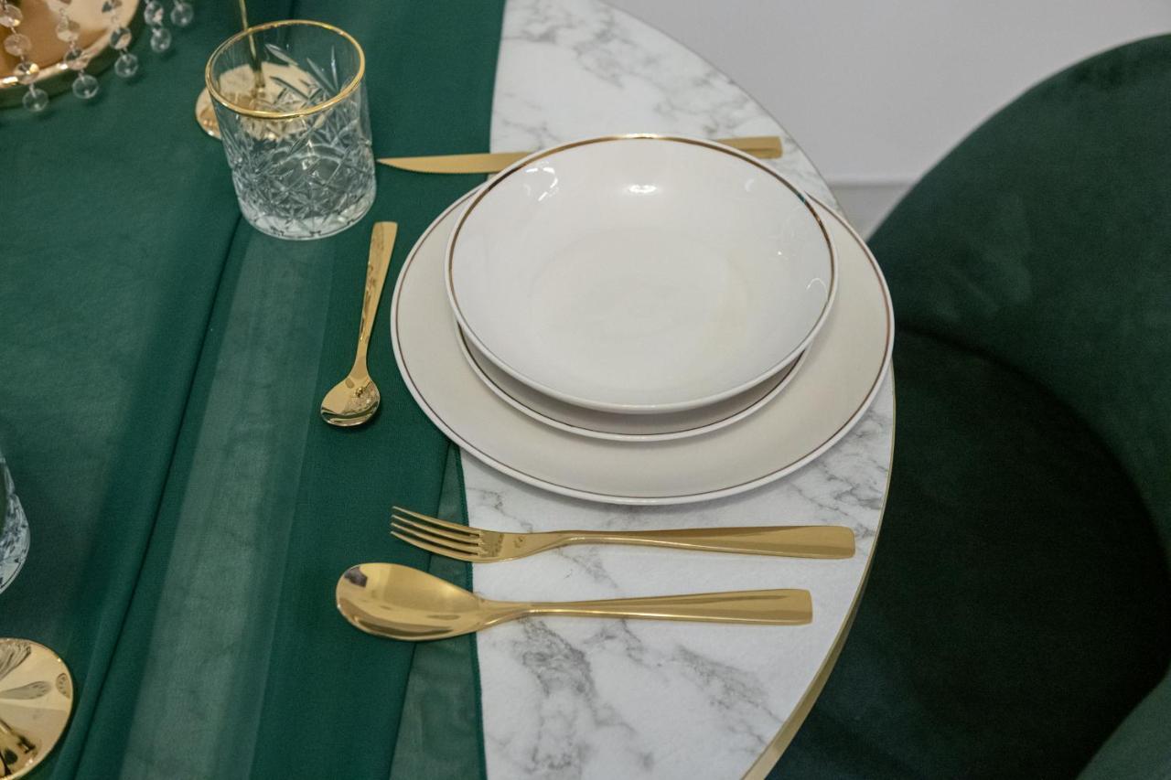 Fashion Apartment Gold Bologna With Jacuzzi & Car Garage Bagian luar foto