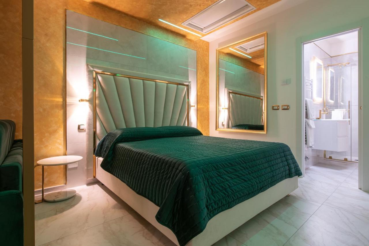 Fashion Apartment Gold Bologna With Jacuzzi & Car Garage Bagian luar foto