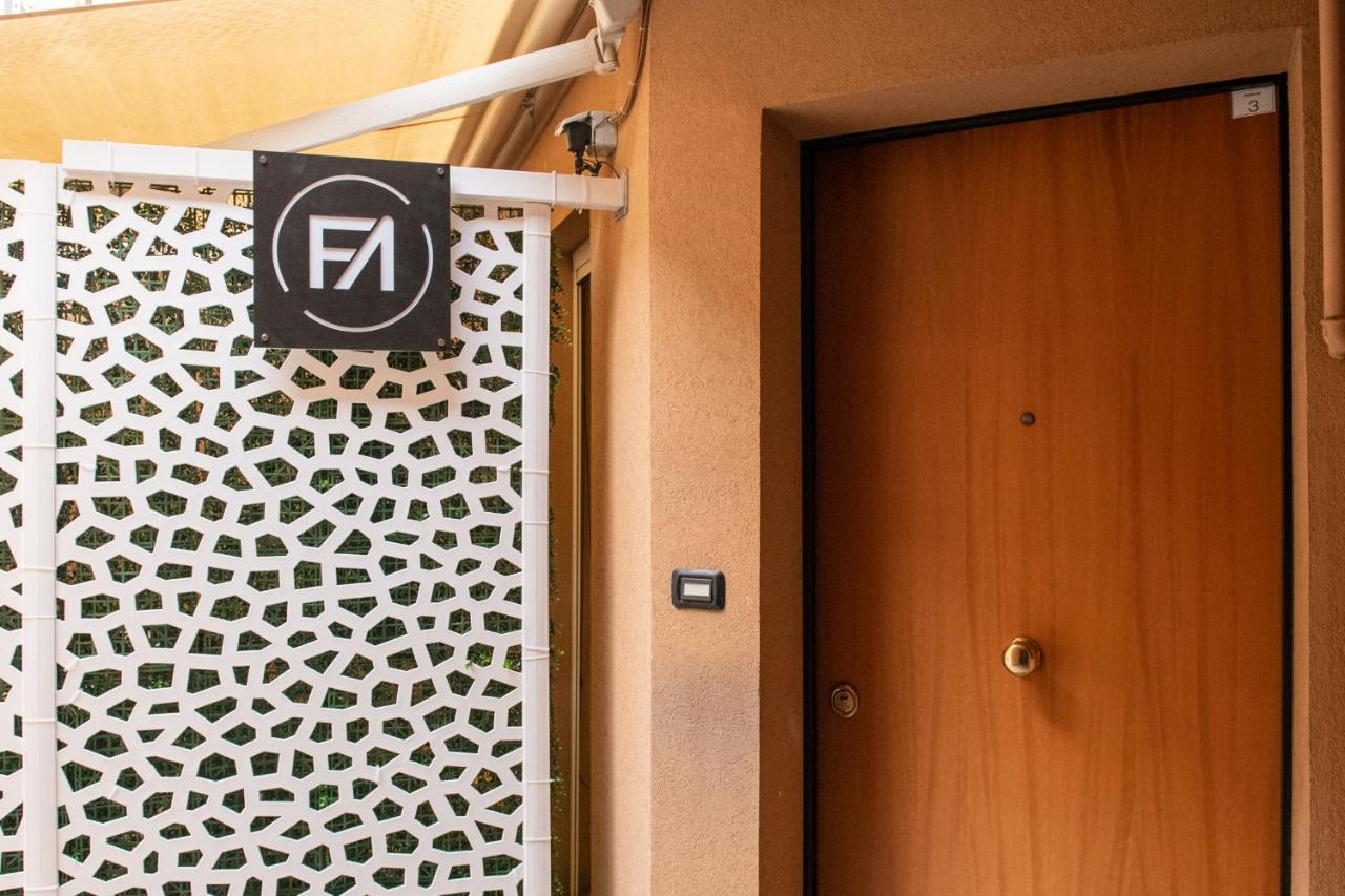 Fashion Apartment Gold Bologna With Jacuzzi & Car Garage Bagian luar foto