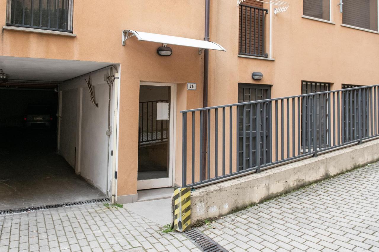 Fashion Apartment Gold Bologna With Jacuzzi & Car Garage Bagian luar foto