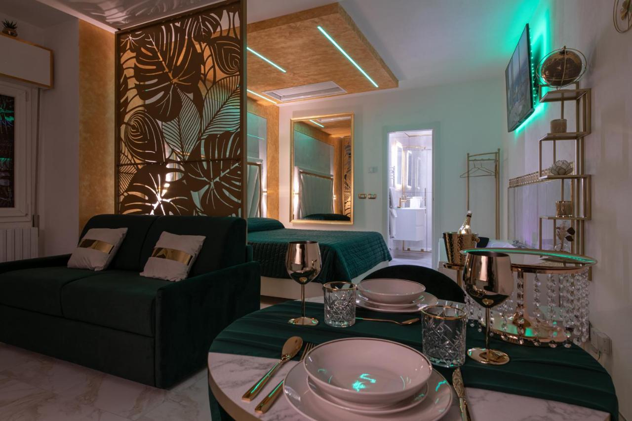 Fashion Apartment Gold Bologna With Jacuzzi & Car Garage Bagian luar foto