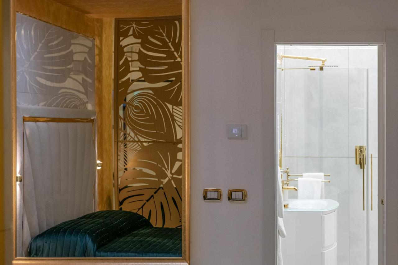 Fashion Apartment Gold Bologna With Jacuzzi & Car Garage Bagian luar foto